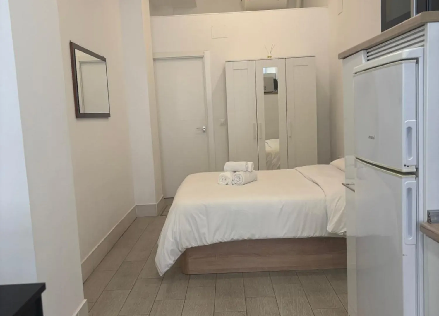 Apartamento PISO ESTUPENDO a 3 min de la ESTACION DE TREN AVE y BUS Málaga 0*,